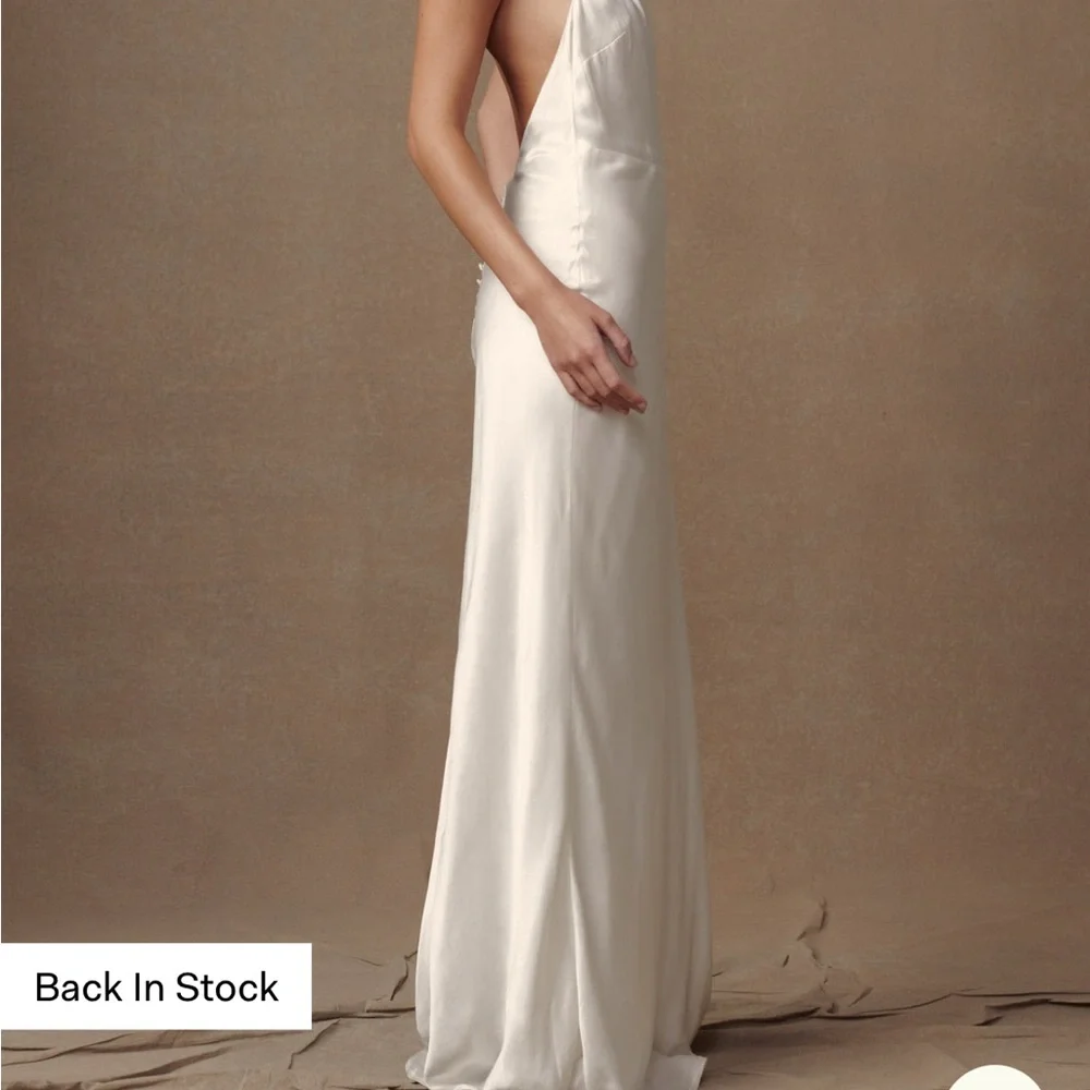 Meshki Elegant Backless White Dress - Picture 5 of 7